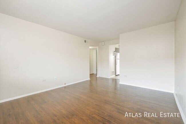 Foto del edificio - Spacious 2 bed 1 bath unit in Lakewood ! F...