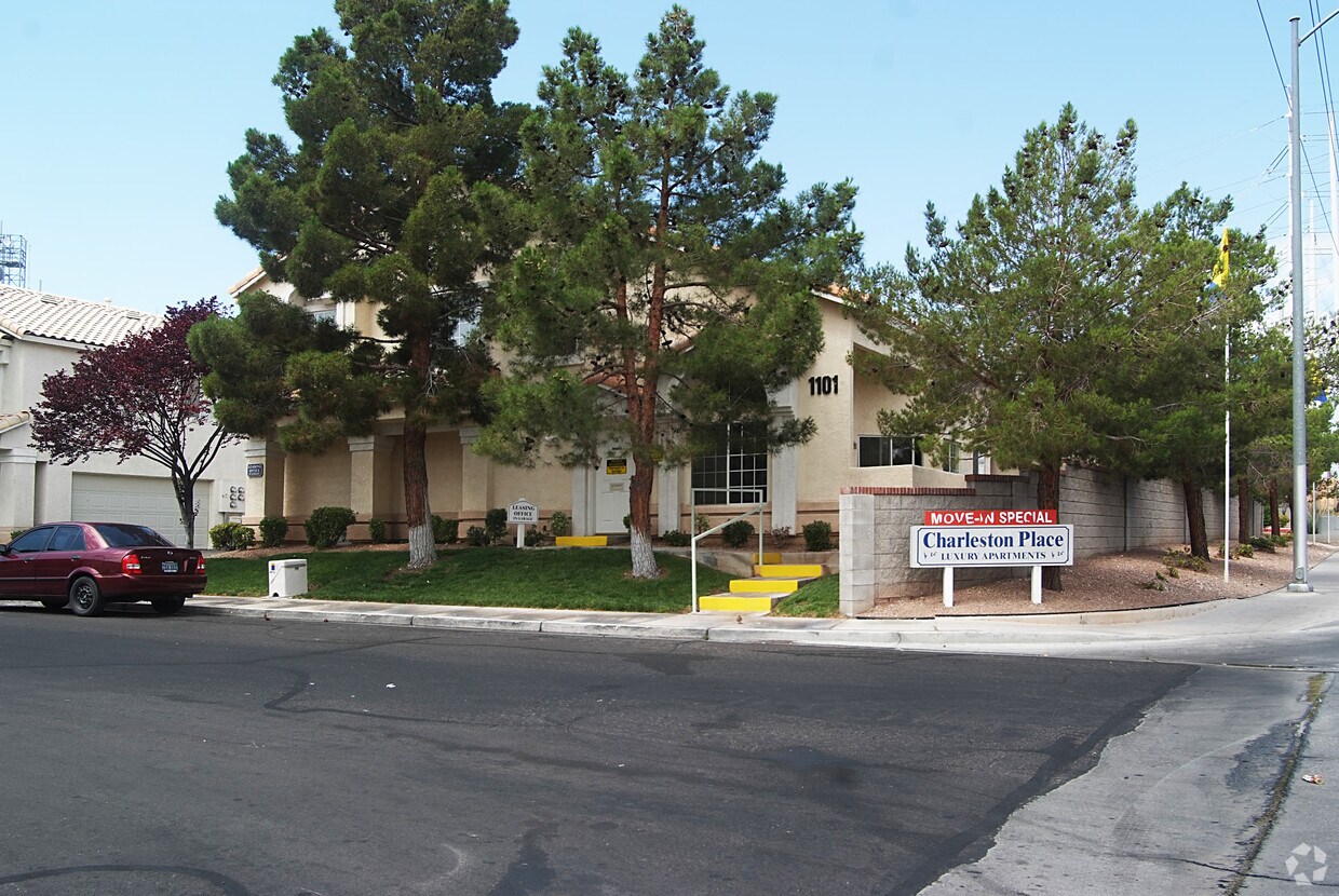 Charleston Place Townhomes Apartments in Las Vegas, NV