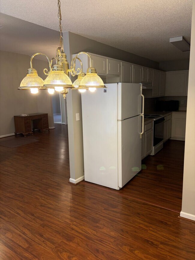 Foto del edificio - Charming 3 Bed 2 Bath in a gated community!!