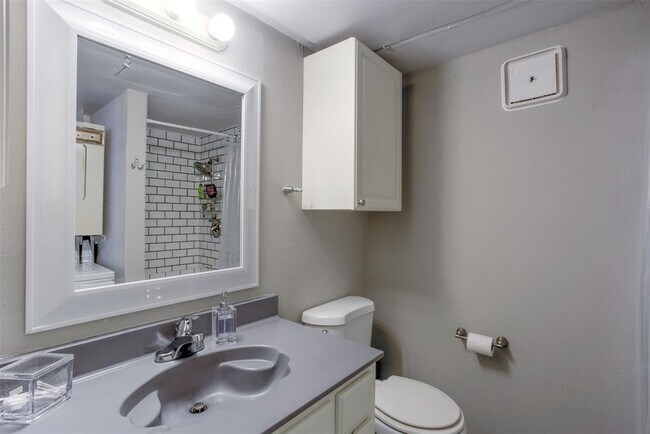 Building Photo - 3129 Sondra Dr