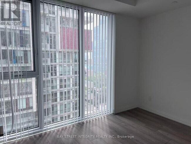 Photo du bâtiment - 400 King St W