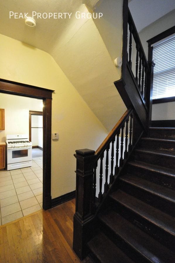 Building Photo - 2074 Summit St