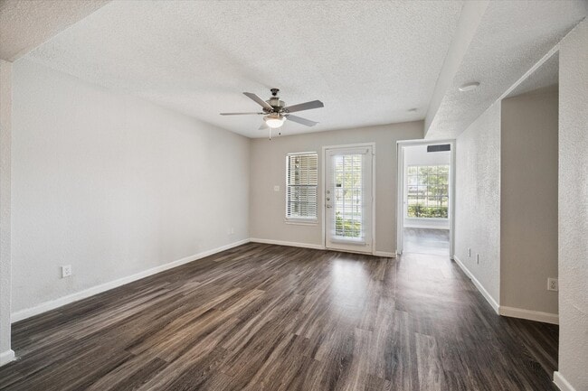 Foto del edificio - 1710 W T C Jester Blvd