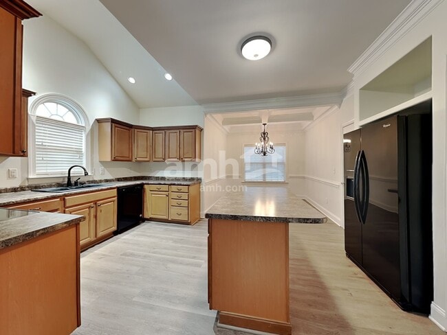 Foto del edificio - 2211 Matthew Oaks Ct