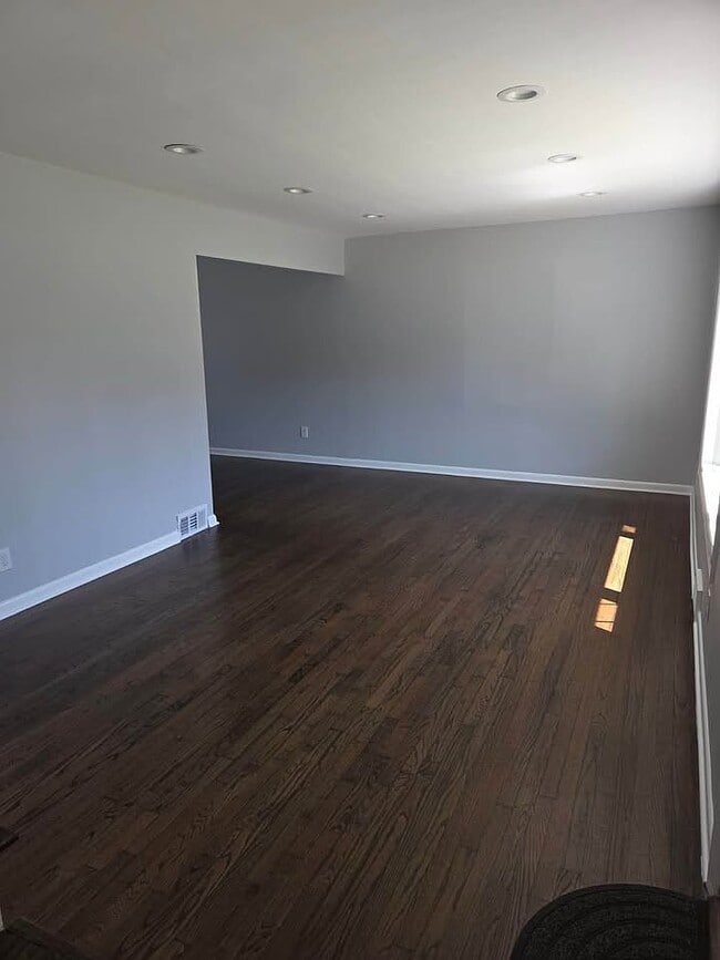 Foto del edificio - 26 Larkspur Ln