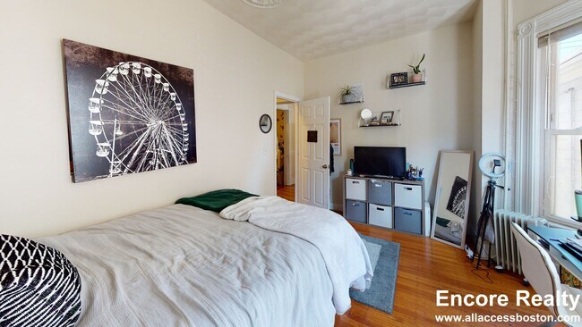 Building Photo - 27 Falcon St