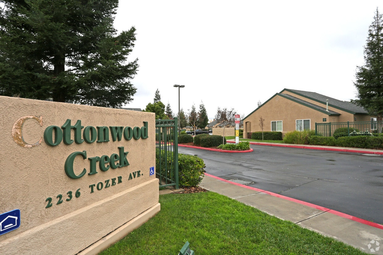 Primary Photo - Cottonwood Creek