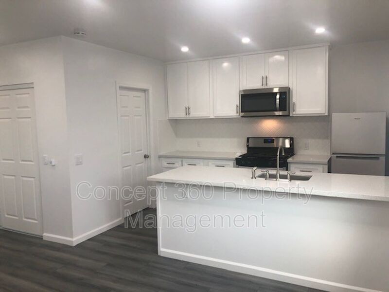 Primary Photo - 110 E Scott St