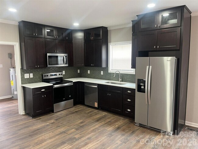 Building Photo - 205 Wood St