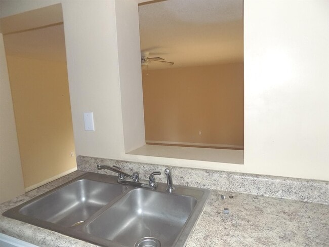 Building Photo - 206 Spears Dr