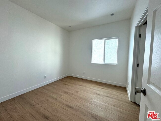 Foto del edificio - 1220 W 25th St