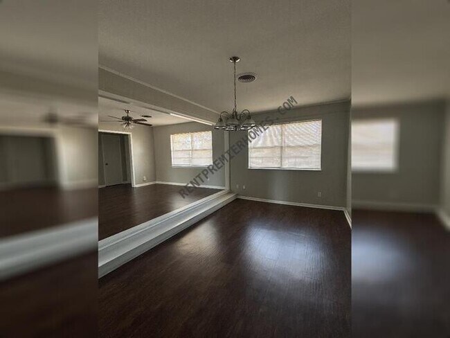 Foto del edificio - 4823 Greenfield Dr