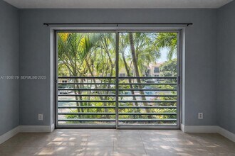 Building Photo - 5332 NE 6th Ave