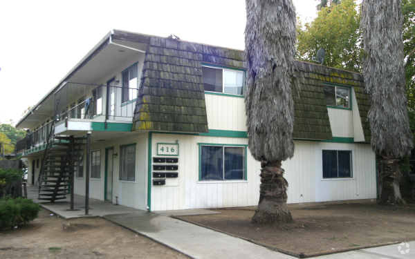 Primary Photo - 416 E Locust St