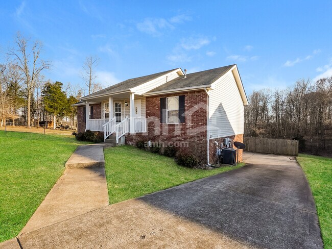 Foto del edificio - 1533 Cedar Springs Cir