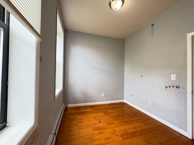 Building Photo - 136-138 S 7th St