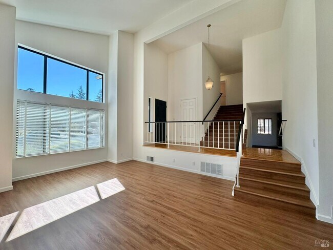 Building Photo - 768 Rose Dr