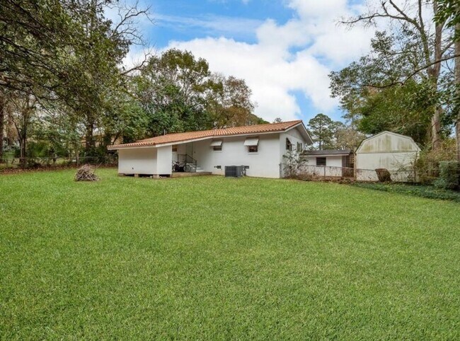 Foto del edificio - Large 4 Bedroom House