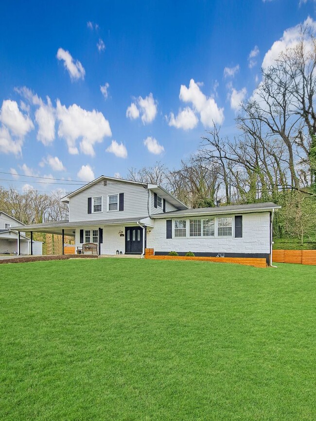 Building Photo - Coming Soon! Stunning Mid-Century Modern 3...