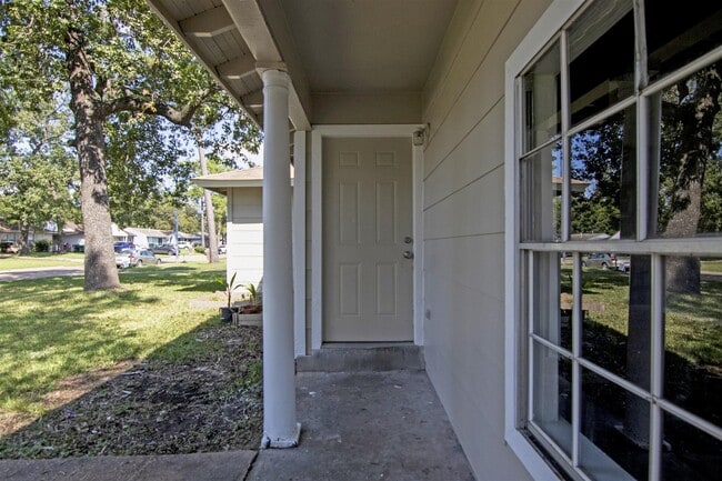 Foto del edificio - 7244 Rhobell St