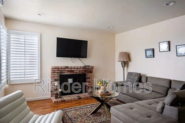 Foto del edificio - 4435 Summer Dr