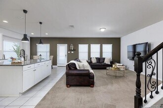 Building Photo - 241 Silver Maple Dr