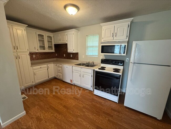 Building Photo - 4320 E 44th St Pl