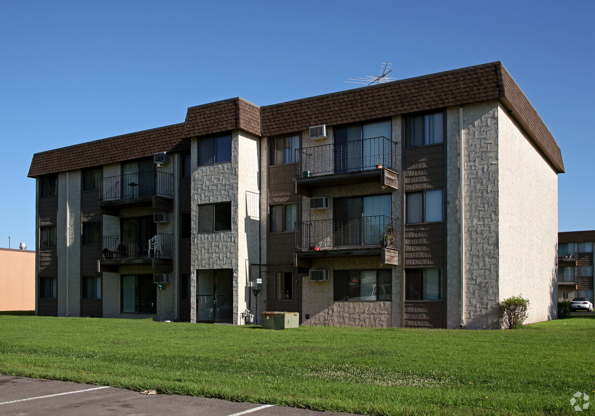 Primary Photo - Fern Court Apartments