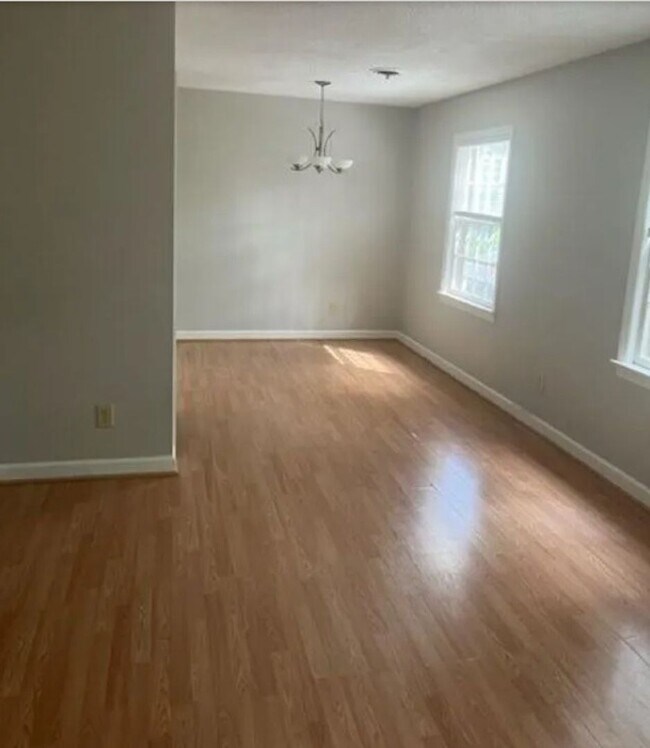 Foto del edificio - 264 Piney Grove Rd