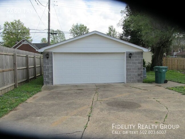 Foto del edificio - Kingsley -3BR 1.5 Baths, 2 Car Garage