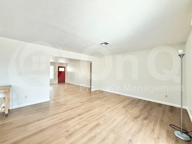Foto del edificio - 517 W Highland St