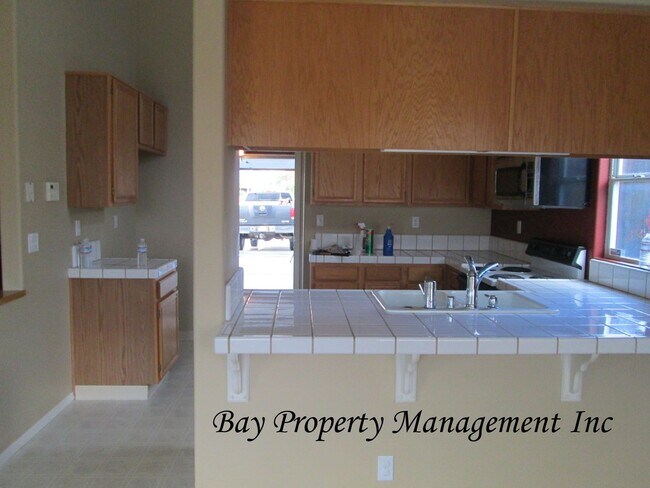 Building Photo - Lovely 3 bedroom 2 bath house in Soledad