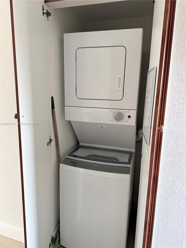 Building Photo - 5460 W 21st Ct