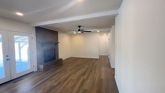 Foto del edificio - Make this newly remodeled 3 bedroom home yours in Jenks!