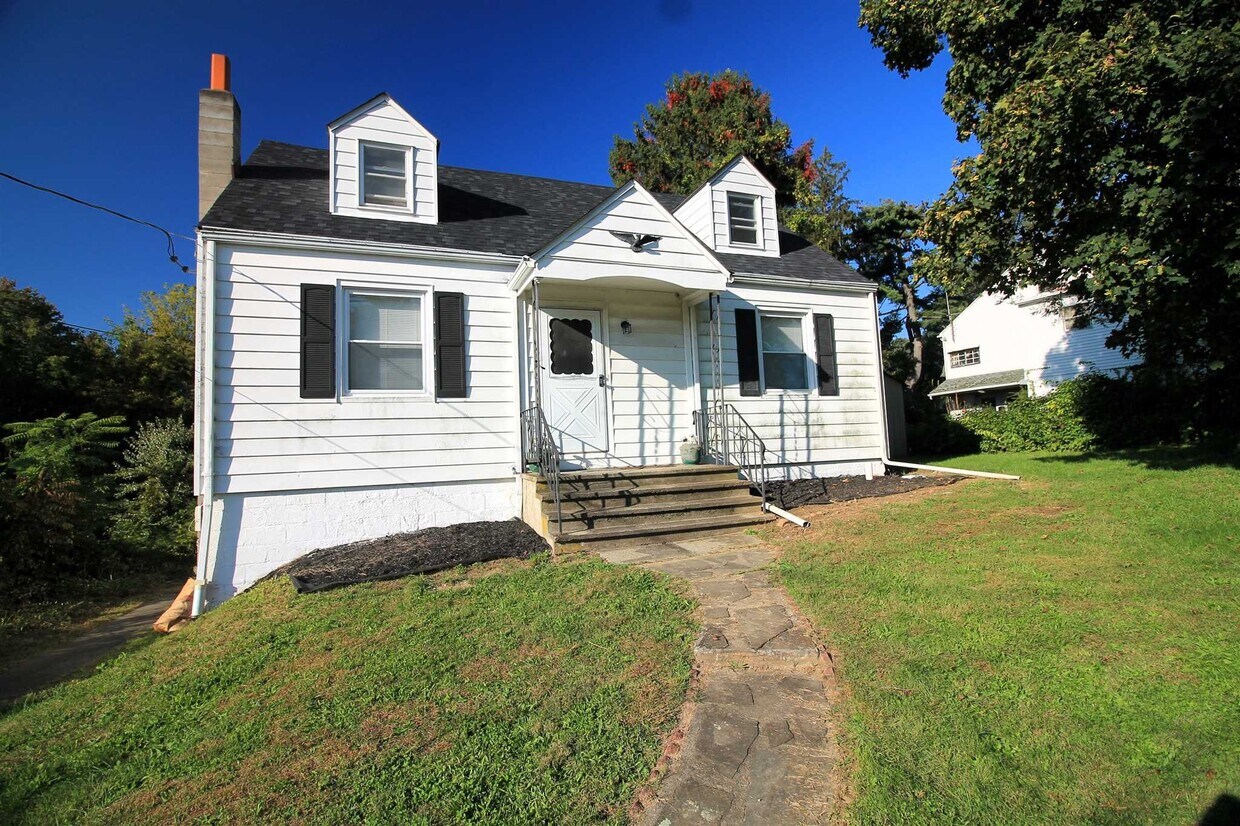 13 Spackenkill Rd, Poughkeepsie Twp, NY 12601 House Rental in