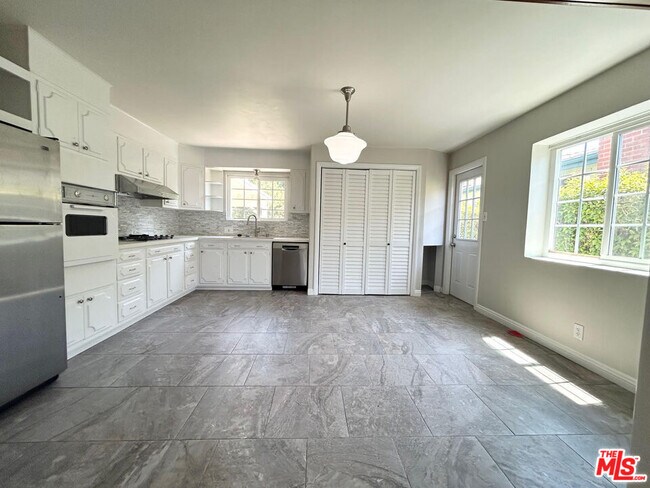 Building Photo - 3284 Glendon Ave