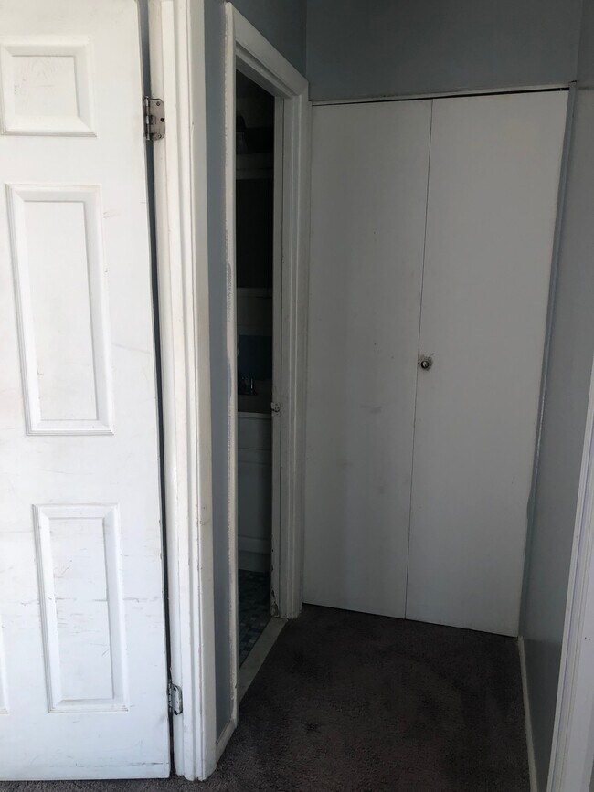 Building Photo - 9276 Adelphi Rd