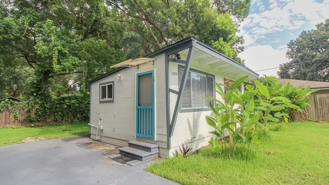 Building Photo - 1709 Cloverlawn Ave