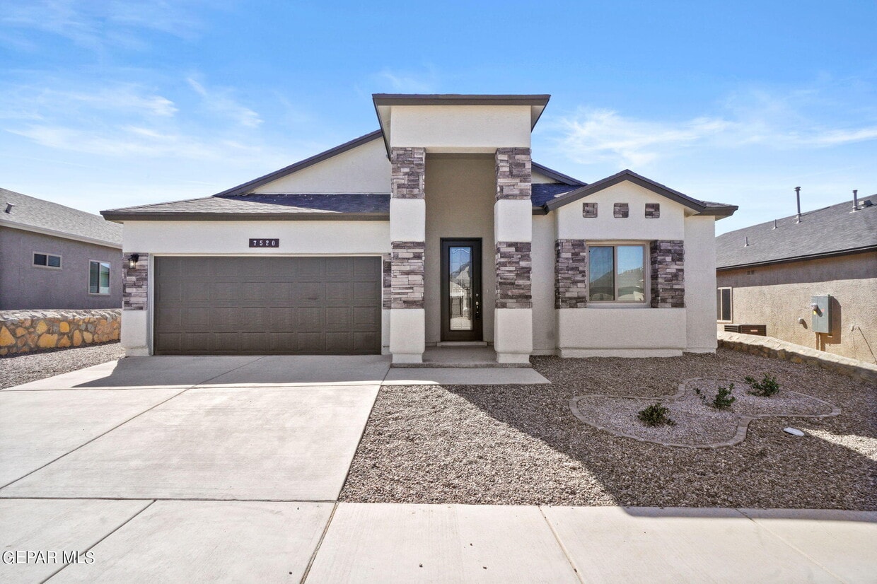 Foto principal - 7520 Enchanted Pt Dr