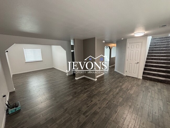 Foto del edificio - $500 Rent Credit - Charming 4-bedroom home...