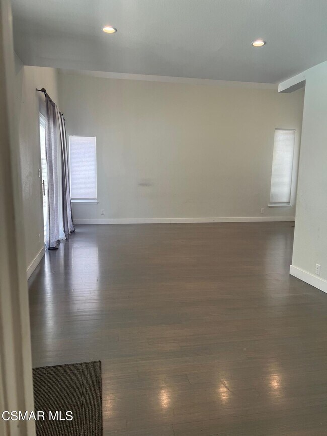 Foto del edificio - 8431 Faust Ave