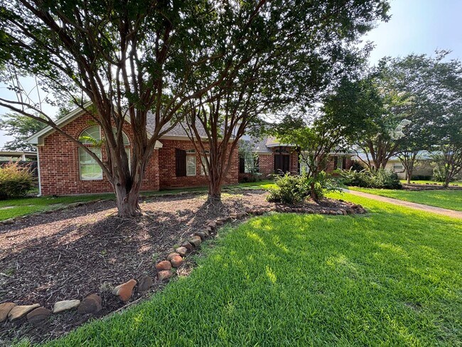 Foto del edificio - Beautiful Corner Lot Estate