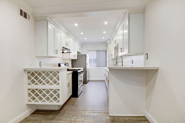 Foto del edificio - 11615 Darlington Ave