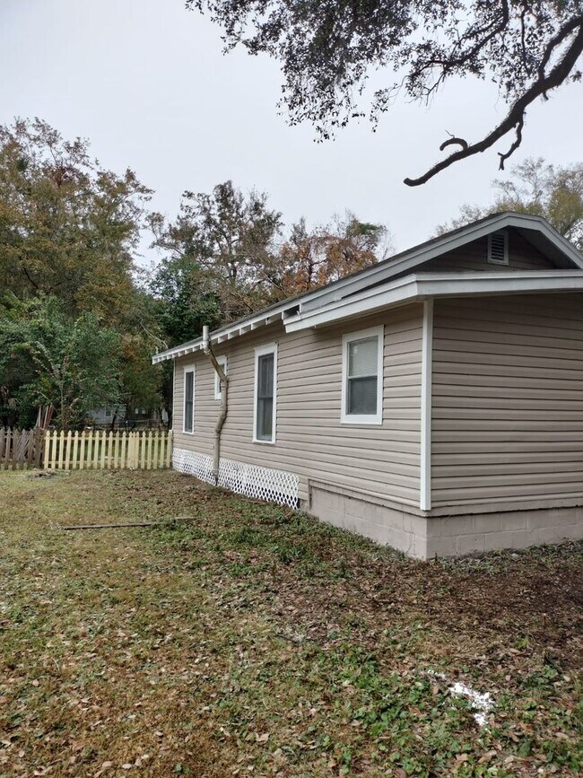 Foto del edificio - Fully Renovated 3/1 Single Family Ready to Move In!