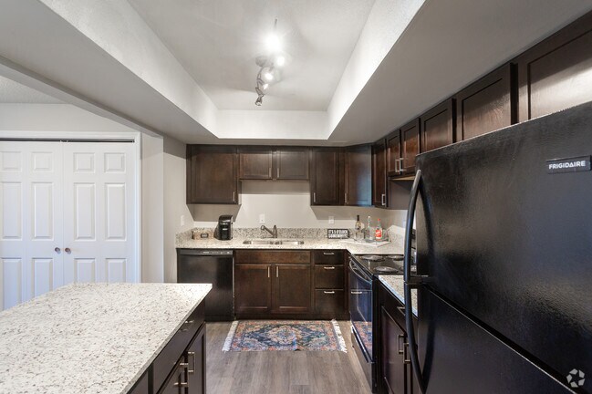 2HAB, 2BA - 1000 ft² - Edgewater Apartments