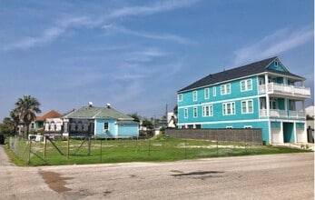 Building Photo - 1013 10th St