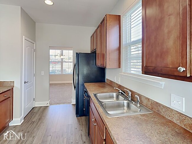 Building Photo - 108 Satur Dr