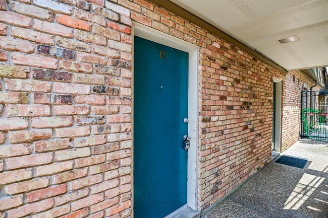 Building Photo - 5353 Institute Ln