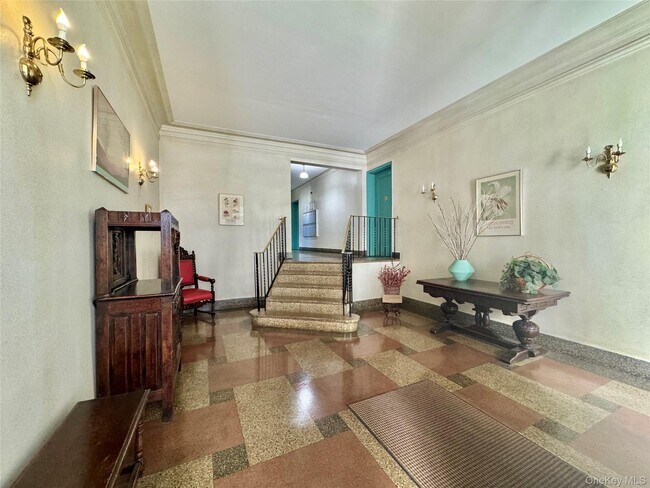 Foto del edificio - 94-10 64th Rd