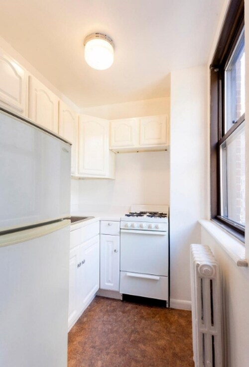 Primary Photo - 140 E 38th St
